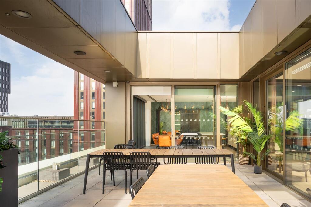 2 bedroom apartment for sale in Circle Square, Nobel Way, Manchester, M1